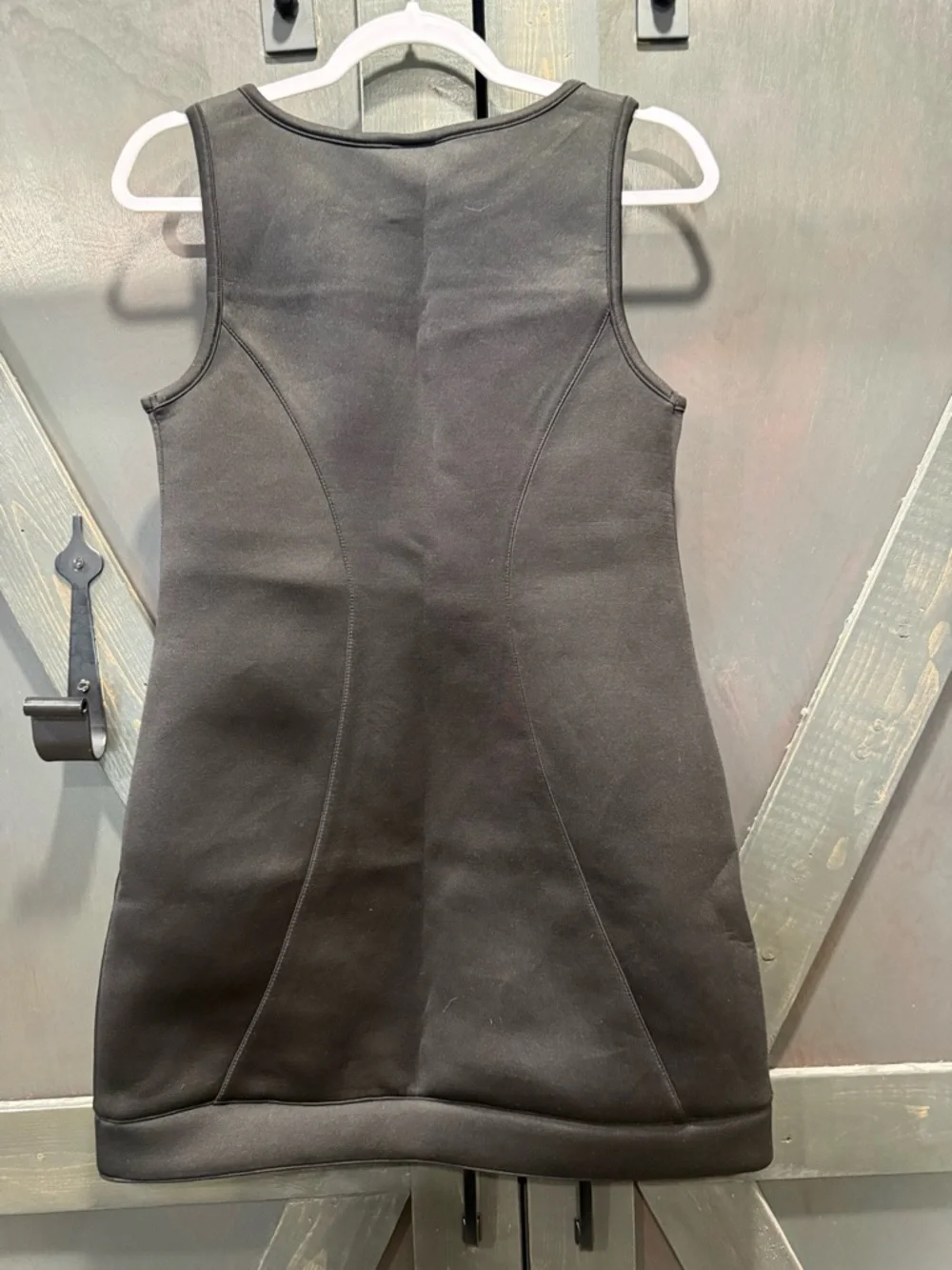 Hot Topic Marvel by Her Universe Black Widow Sleeveless Shift Dress - Picture 4 of 7